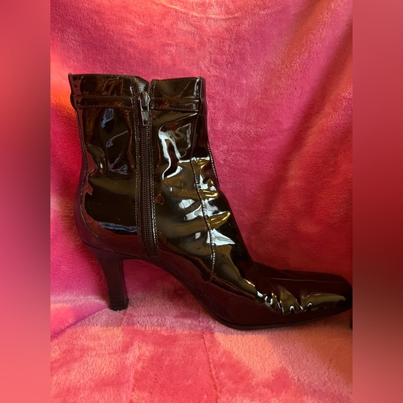 Black patent leather Bandolino booties - Picture 2 of 7